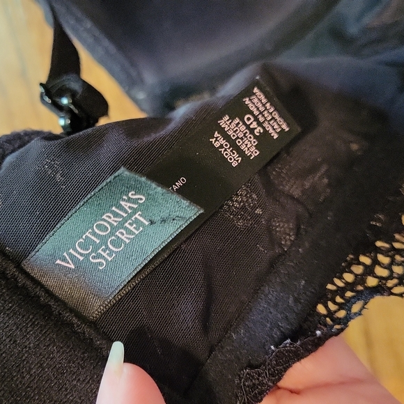 Victoria's Secret Bra - Picture 6 of 7